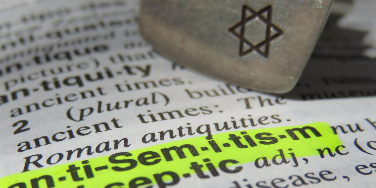 Titelbild: Ist Antisemitismus ein Hufeisen?