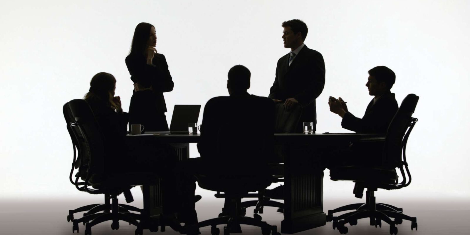 Titelbild: Schluss mit dem ehrenamtlichen Aufsichtsrat